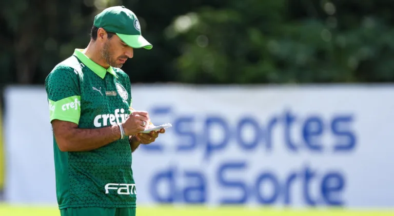 Milly Lacombe diz que Abel Ferreira ensina torcedores do Palmeiras a torcer