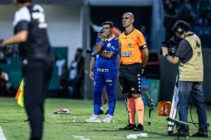 Abel Ferreira agradece torcedores do Palmeiras com Allianz Parque indisponível