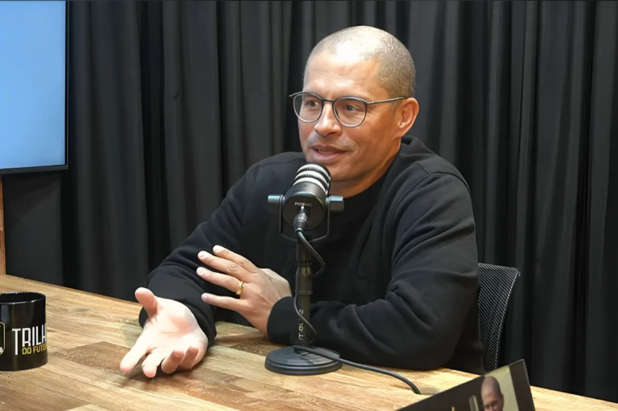 Alex exalta atitude de técnico do futebol brasileiro: “Poucos fazem”