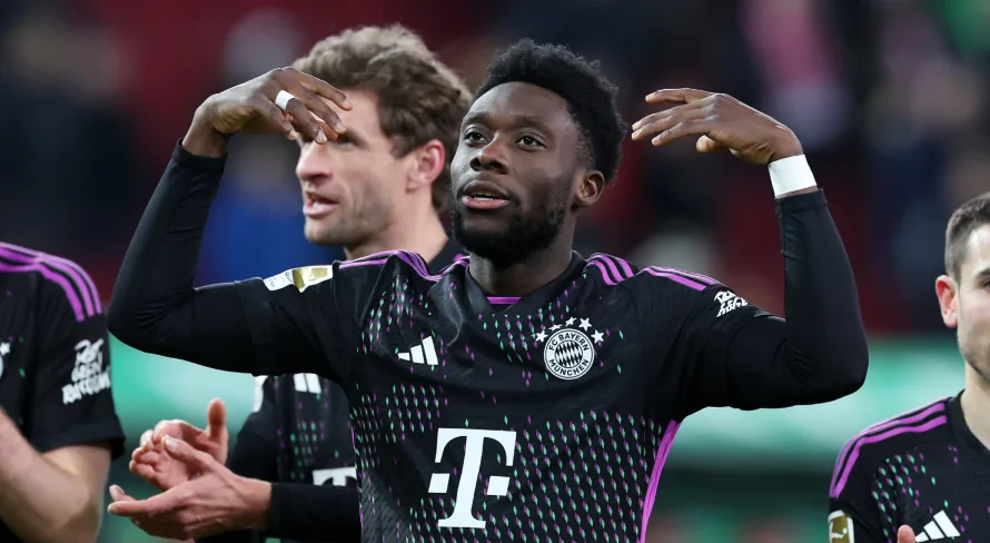 Bayern de Munique considera dois nomes para a vaga de Alphonso Davies