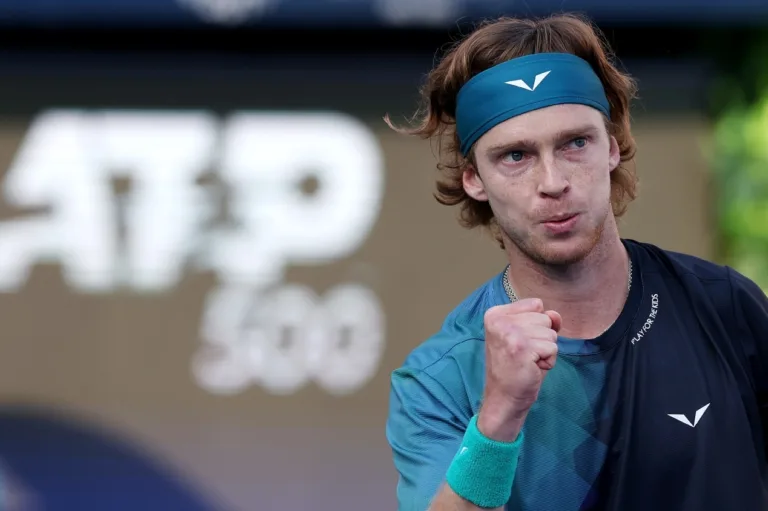 Andrey Rublev tem prêmio devolvido após desqualificação