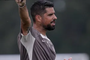 Corinthians de António Oliveira abre disputa por vaga no meio-campo; confira as opções