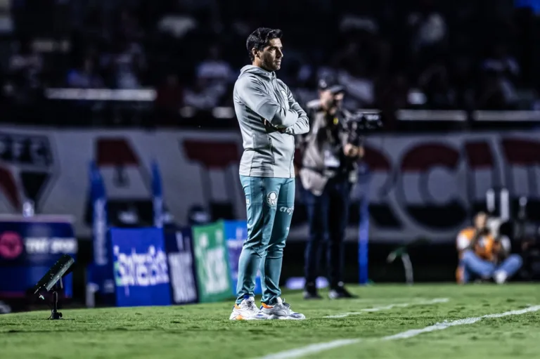 Arnaldo Ribeiro diz que arbitragem brasileira “tem medo” de Abel Ferreira, do Palmeiras