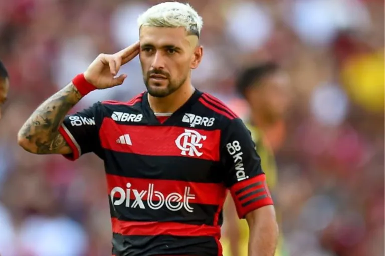 Arrascaeta mistura Messi, Cristiano Ronaldo, Vinícius Júnior e Neymar em ‘jogador ideal’