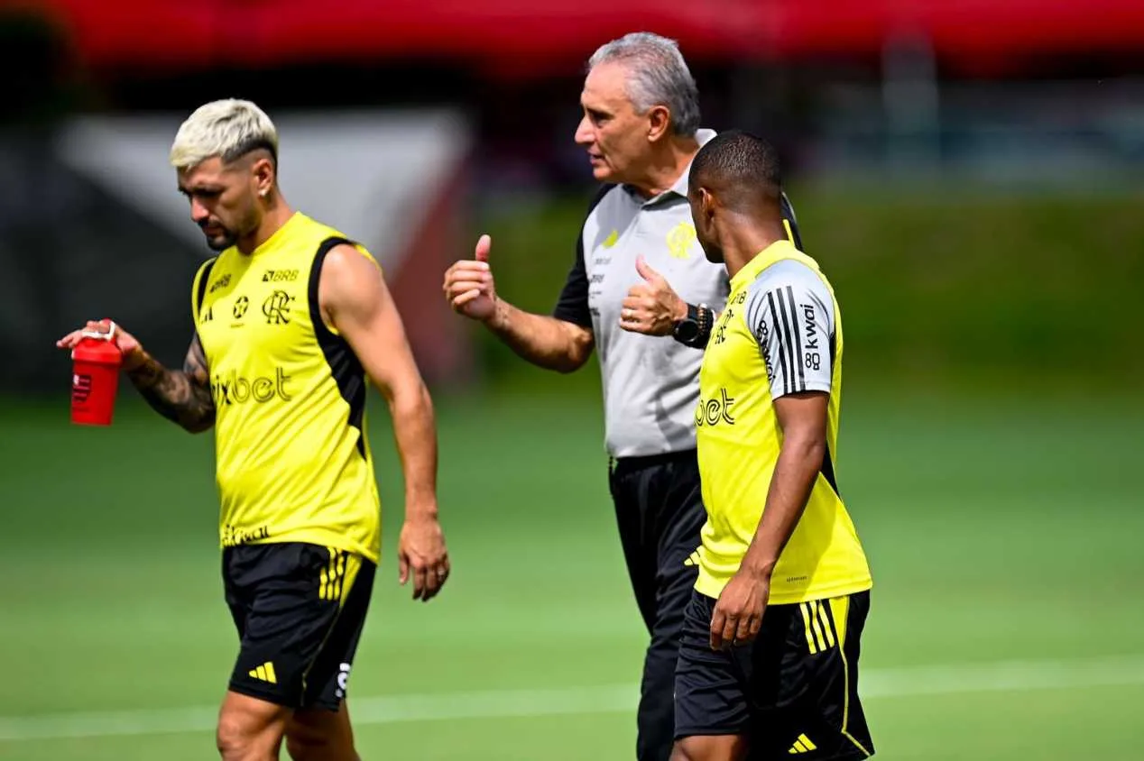 Mauro Cezar destaca atitude de jogador do Flamengo durante clássico no Carioca