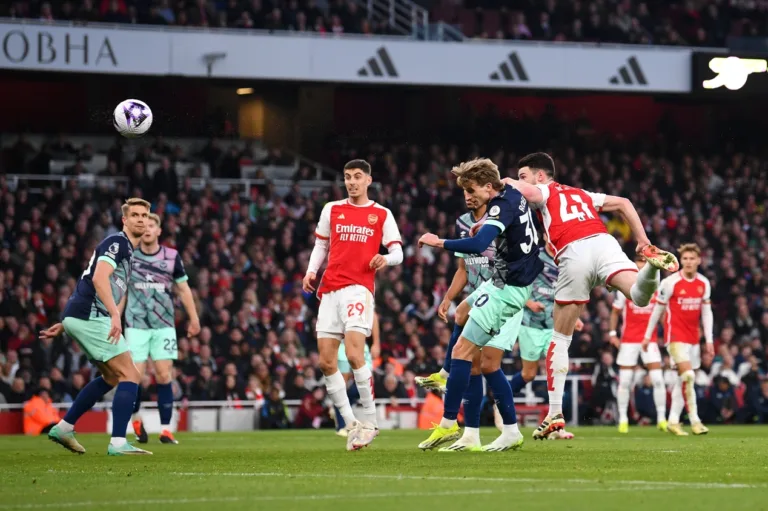 Arsenal derrota Brentford pela Premier League e se mantém na briga pelo título