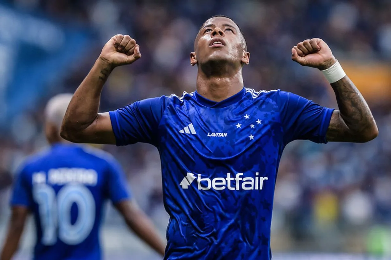 Atacante revela ‘cobrança’ de Larcamón no Cruzeiro: “Pede para eu ser mais decisivo”