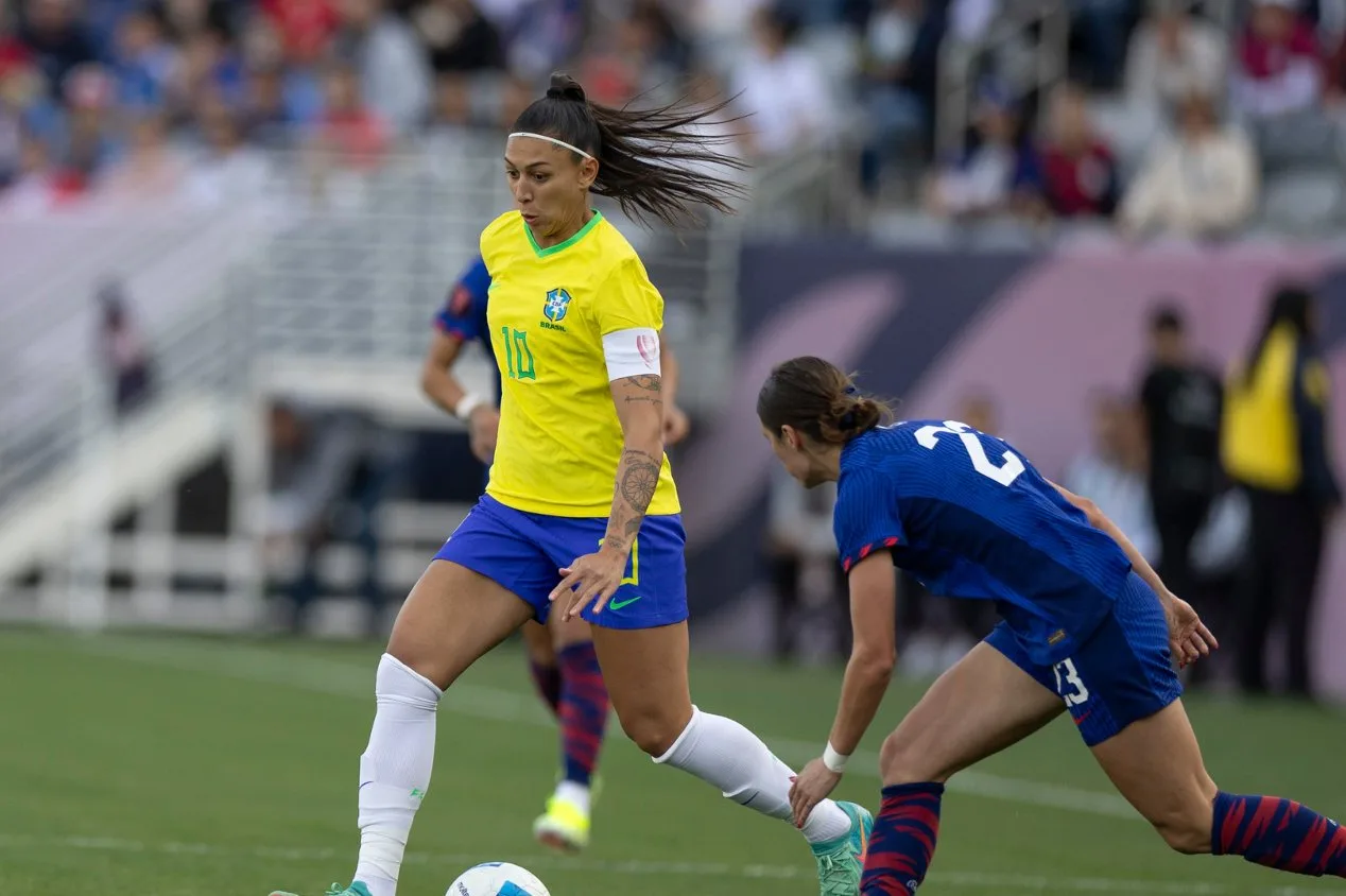 Seleção brasileira perde dos Estados Unidos e fica com o vice da Copa Ouro Feminina
