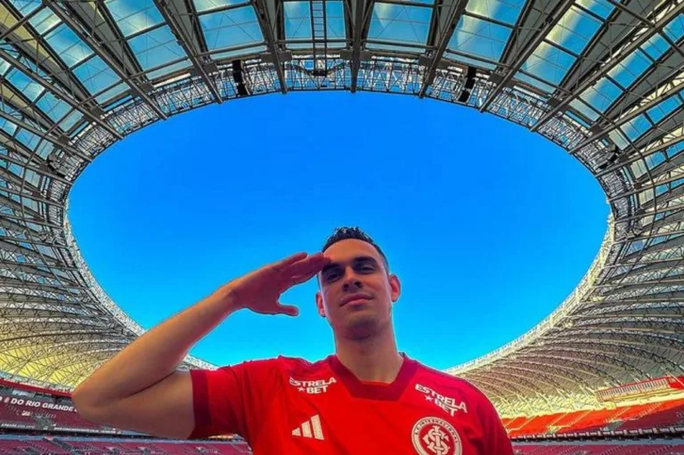 Fora da Libertadores, Internacional rouba a cena com reforços de destaque no mercado da bola