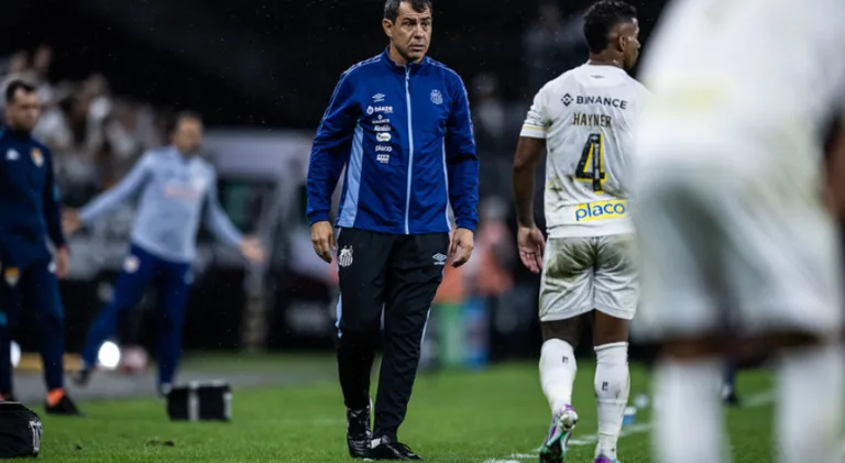 Santos: Carille rejeita proposta do Vasco e segue no time