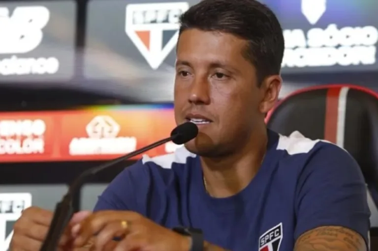 Muller surpreende e crava futuro de Carpini no SPFC: “Ele é fraco”