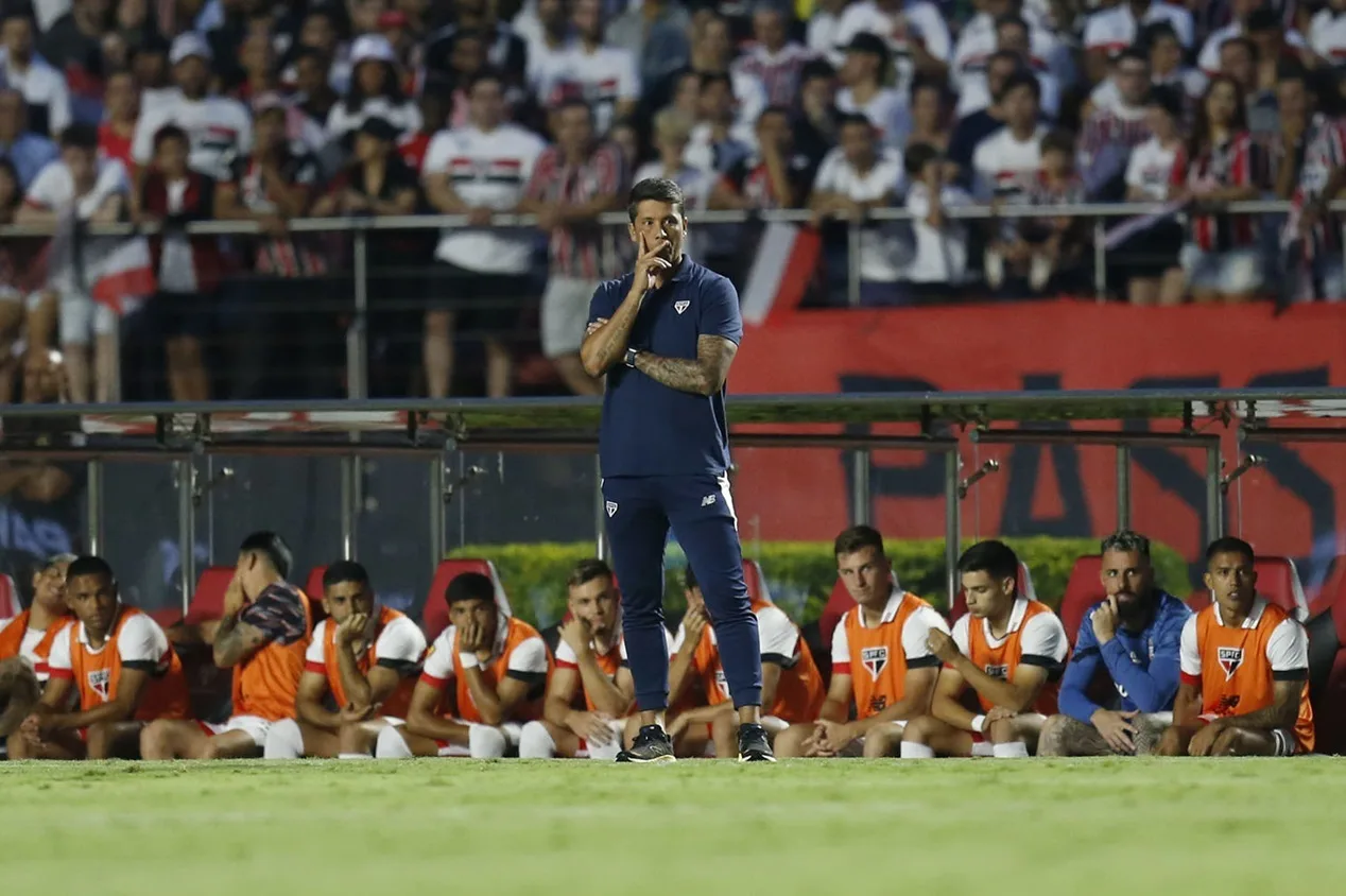 Arnaldo Ribeiro analisa possível demissão de Carpini no SPFC