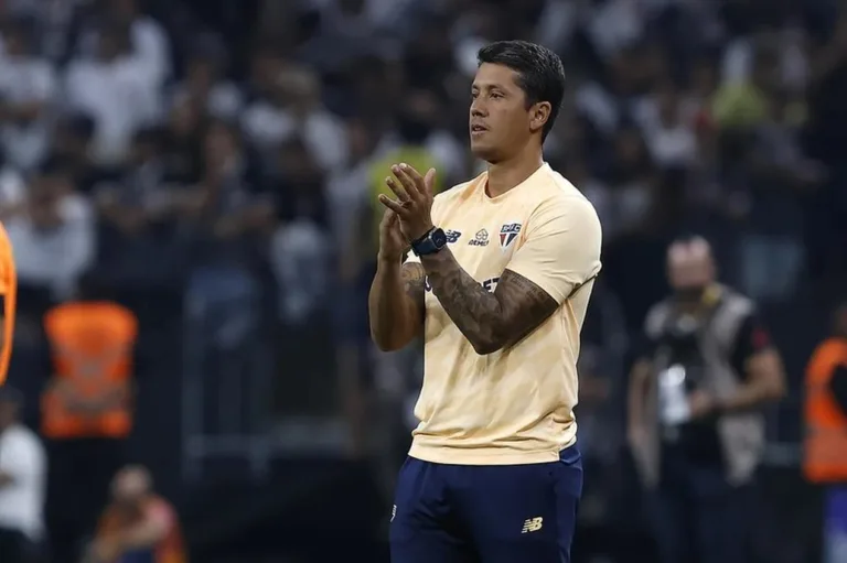 Números de Carpini no SPFC superam os de Dorival Júnior