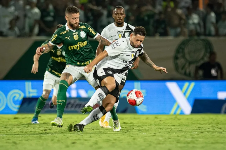 Gabriel Vaquer questiona CazéTV em Palmeiras x Ponte Preta