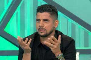 Cicinho aponta o melhor treinador do futebol brasileiro hoje: “110%”