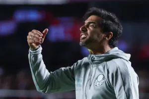 Cicinho detona atitude de Abel Ferreira em SPFC x Palmeiras