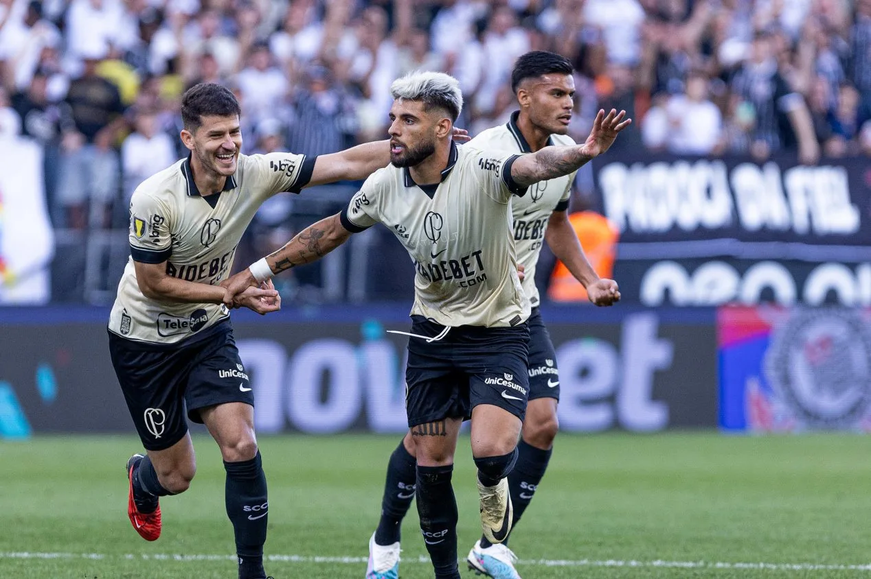 Corinthians evolui com António Oliveira, mas há problemas a serem corrigidos