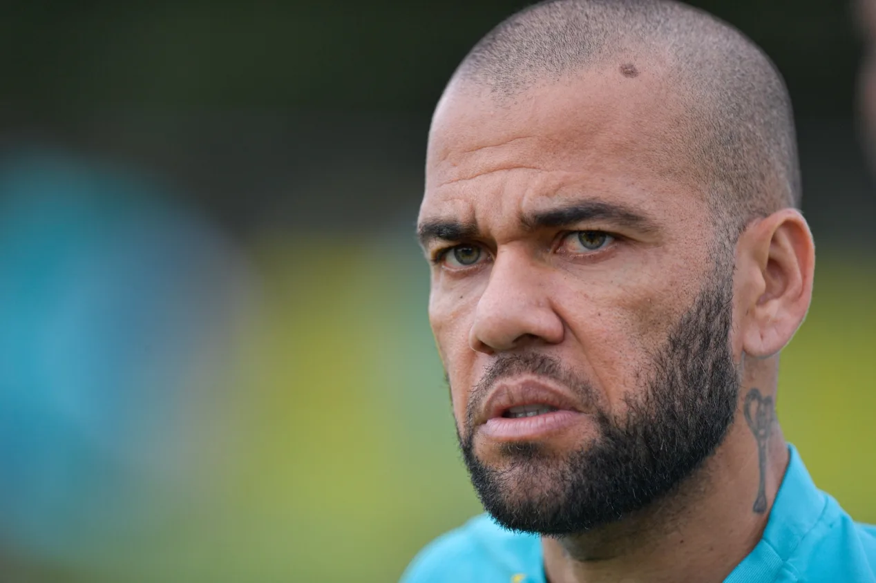 Sem dinheiro para a fiança, Daniel Alves deve seguir preso no fim de semana
