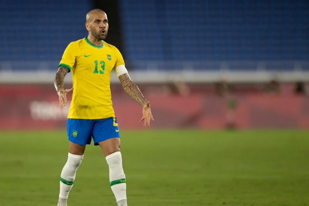 Procuradoria de Barcelona entra com recurso contra liberdade de Daniel Alves: “Elevado risco de fuga”