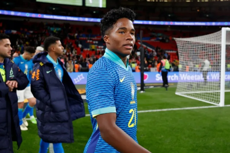 Denílson deixa recado para Endrick após vitória da seleção brasileira sobre a Inglaterra