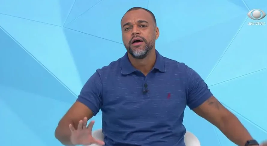 Denílson surpreende e aponta placar da final Santos x Palmeiras no Paulistão