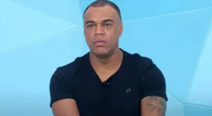 Denílson cita time que deu vexame no futebol brasileiro neste início de ano
