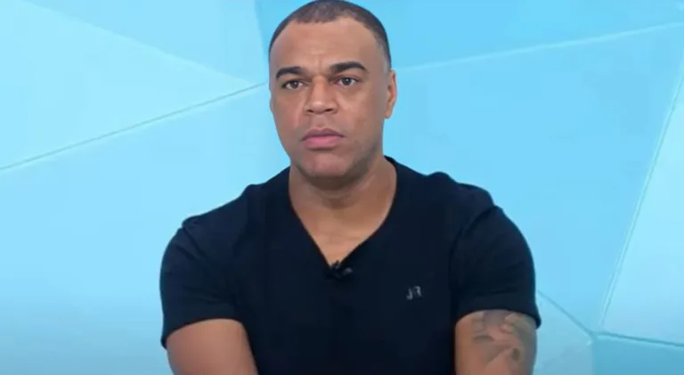Denílson cita time que deu vexame no futebol brasileiro neste início de ano