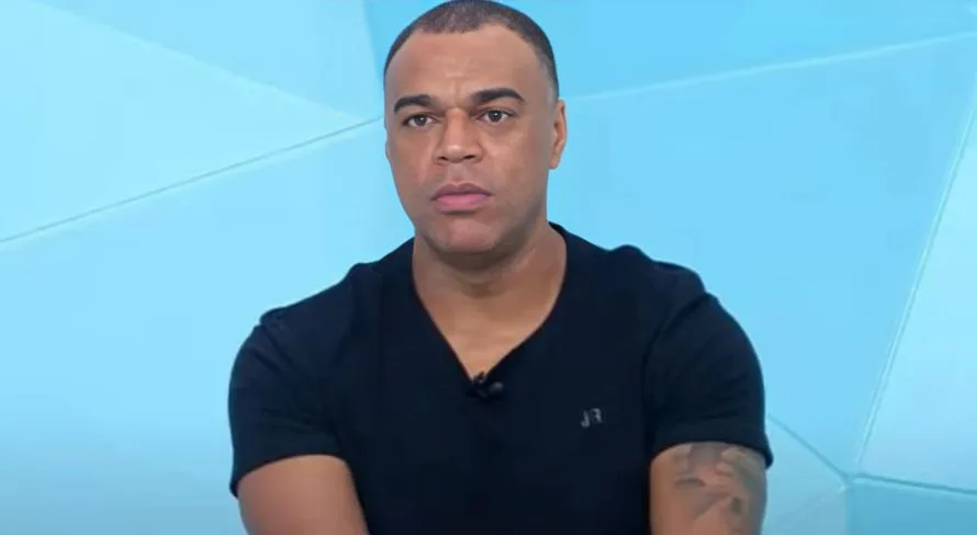 Denílson cita time que deu vexame no futebol brasileiro neste início de ano