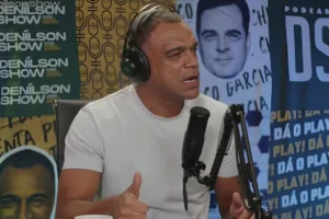 Denílson exalta atacante de time do Brasileirão: “Grande momento”