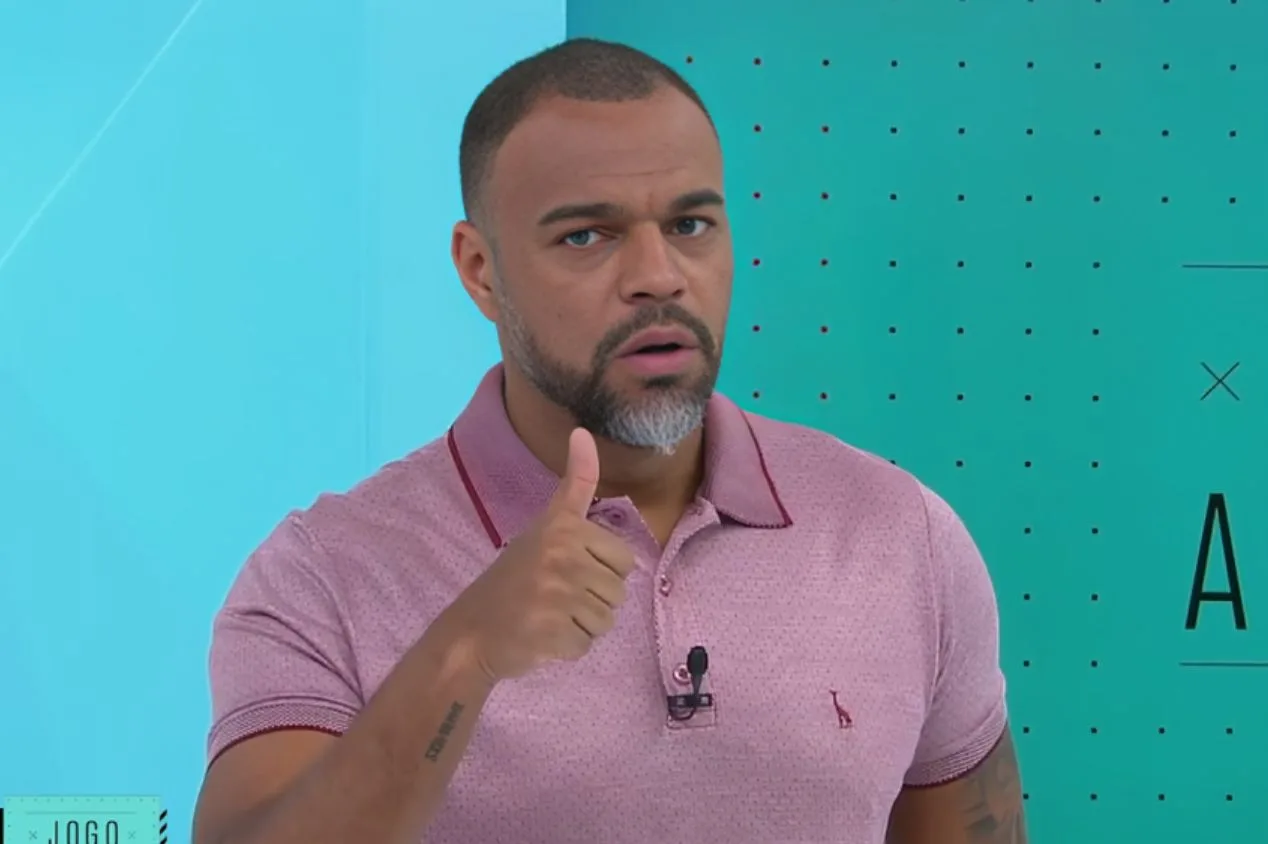 Denílson exalta novo reforço do Flamengo: “Nível seleção brasileira”