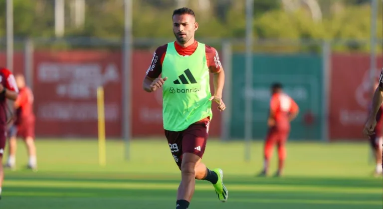 Internacional treina sem Borré e com atacantes em separado