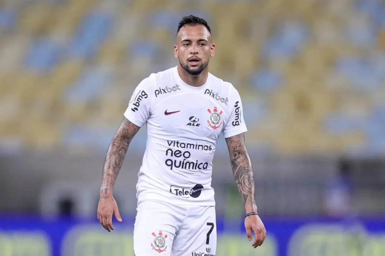 Mauro Cezar desmente informação que Maycon recusou Flamengo