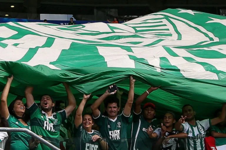 Mauro Cezar elogia torcida do Palmeiras: “A do Flamengo reclama”