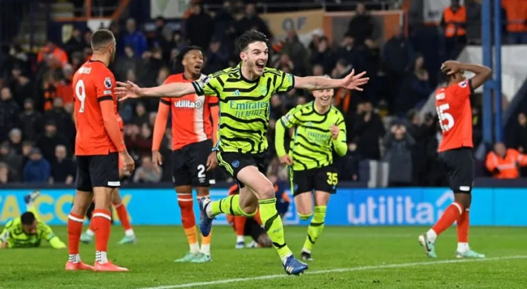 Jornal cita motivos que levaram Rice, do Arsenal, a se tornar um dos melhores volantes do mundo