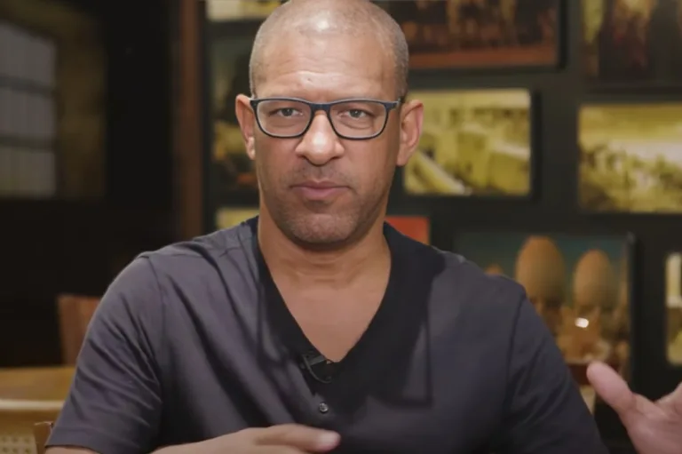 Djalminha crava jogador ‘difícil de substituir’ no futebol brasileiro hoje