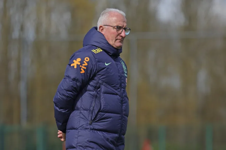 Ana Thaís cobra postura de Dorival Júnior na seleção brasileira: “Não pode” 