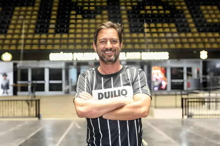 Benja rebate torcedores do Corinthians sobre apoio a Duílio