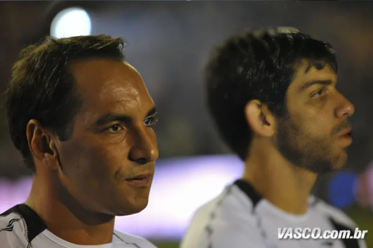 Edmundo reforça apelo antes do Brasileirão e vê injustiça de treinador multicampeão: “Exagerou”