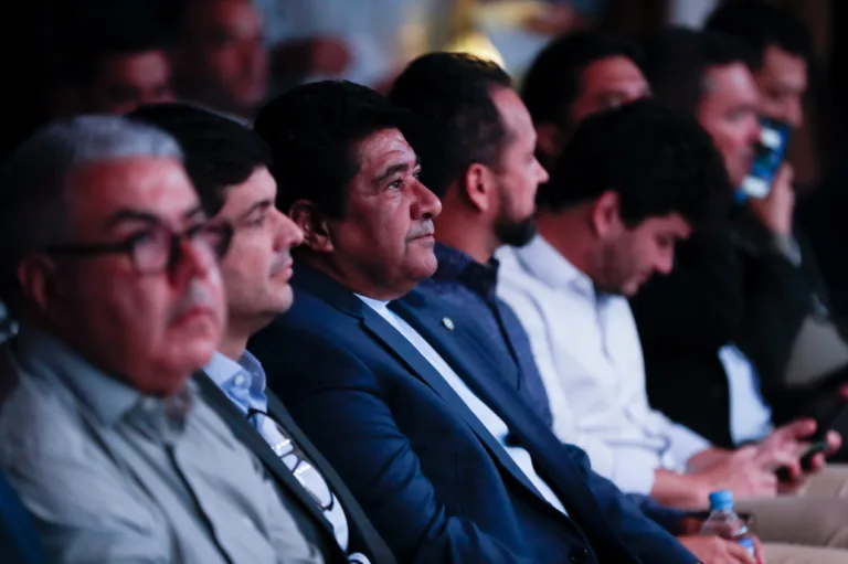 Zico aponta decisão errada da seleção brasileira para substituir Tite