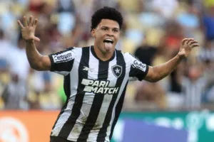 Emerson Urso comemora primeiro gol pelo Botafogo no Clássico Vovô: “Muito especial”