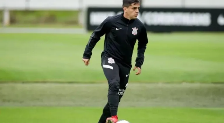 Rodrigo Mattos comenta expulsão de Fagner em jogo do Corinthians: “Carreira de judoca”