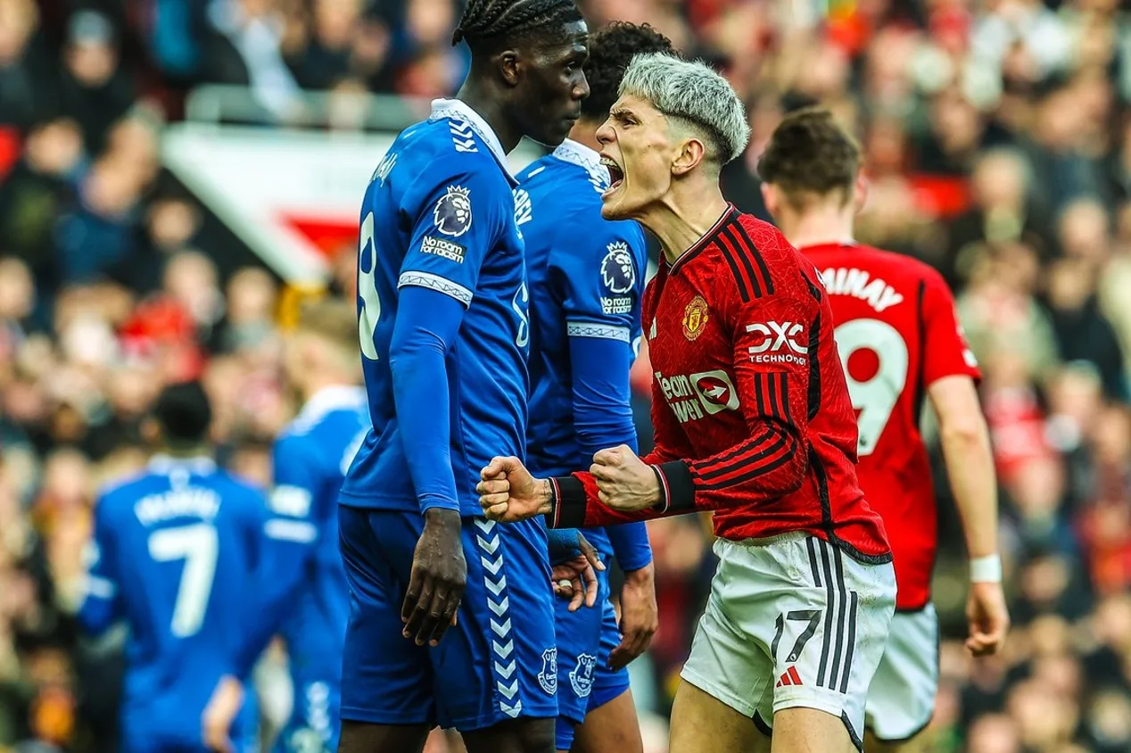 Com gols de pênaltis, Manchester United derrota Everton pela Premier League