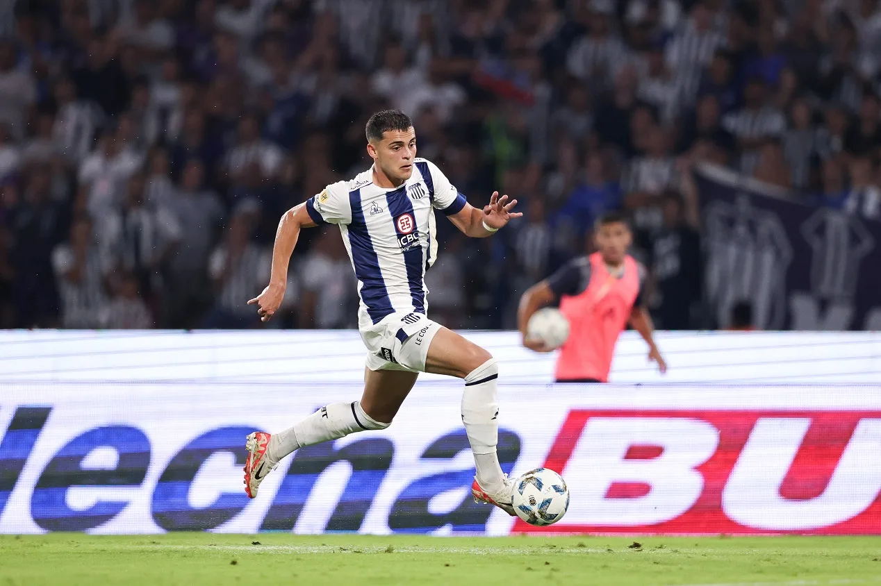 Flamengo acata pedido de Tite e monitora craque paraguaio