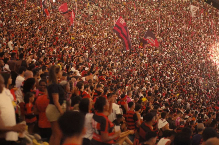 Com jogo do Flamengo no topo, veja os 10 maiores públicos do futebol brasileiro no ano