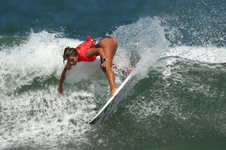 Tainá Hinckel confirmada e Medina ainda tem chance: o Brasil no surfe das Olimpíadas