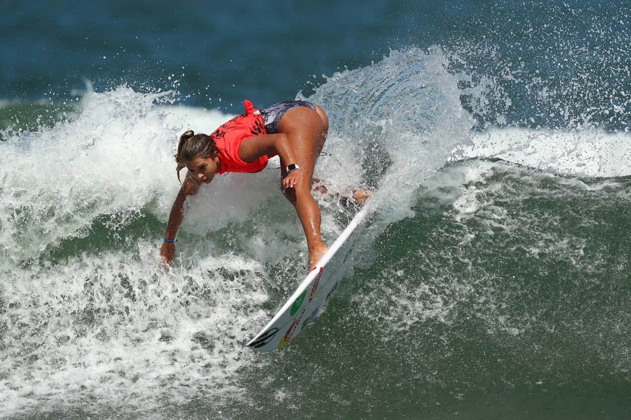 Tainá Hinckel confirmada e Medina ainda tem chance: o Brasil no surfe das Olimpíadas
