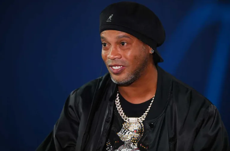 PSG manda recado de parabéns a Ronaldinho Gaúcho: “Nossa lenda”