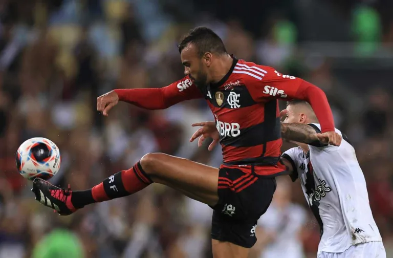 Lesionado, zagueiro não deve desfalcar o Flamengo contra o Fluminense na semi do Carioca