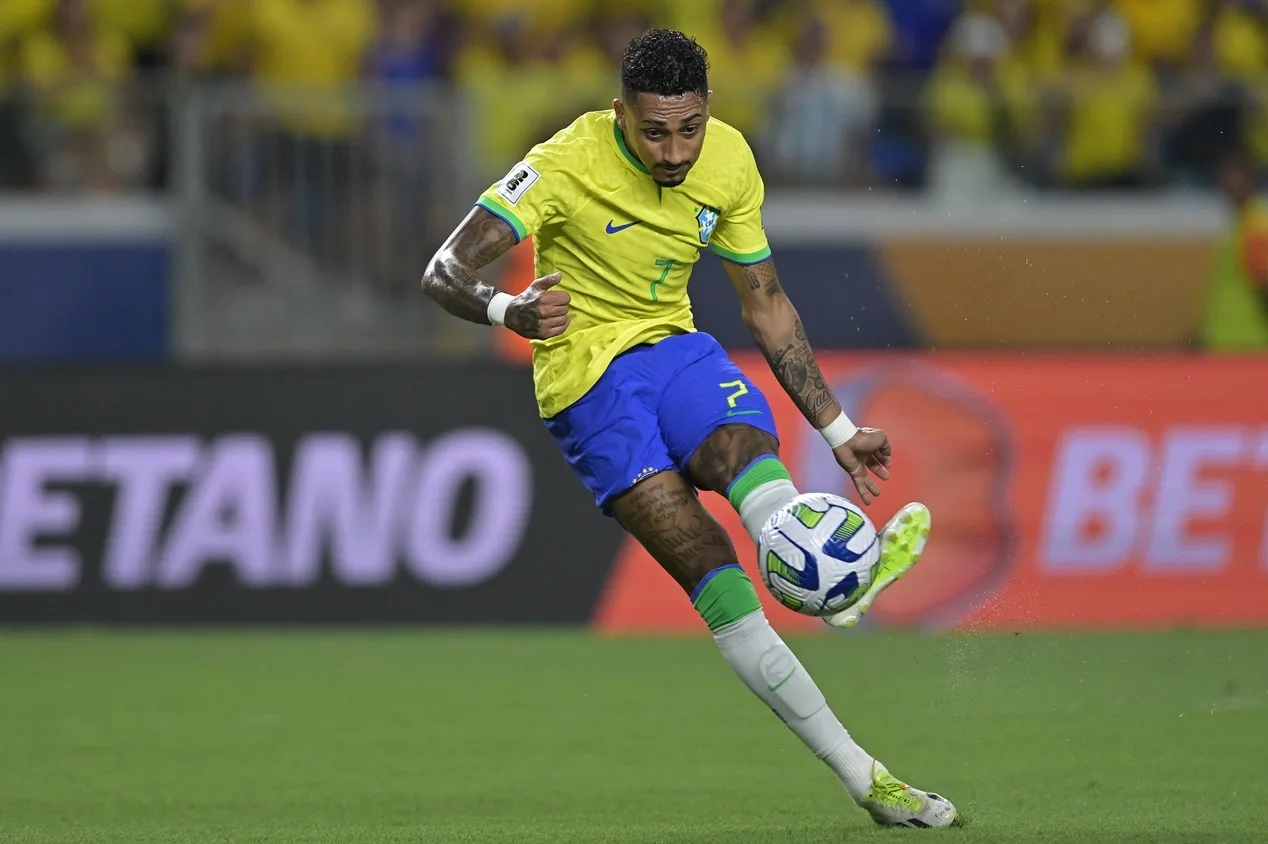 Alvo do futebol árabe, atacante da seleção brasileira é sondado por Arsenal e Tottenham