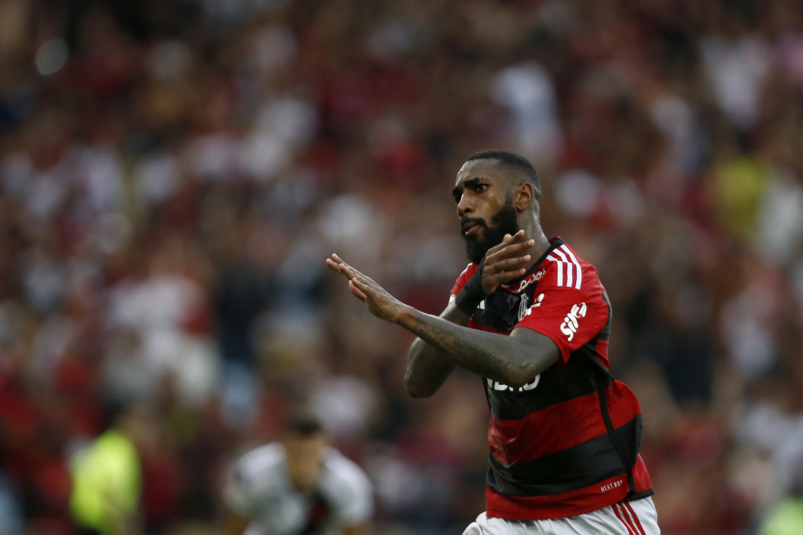 Em recuperação após cirurgia, Gerson avança em retorno ao Flamengo